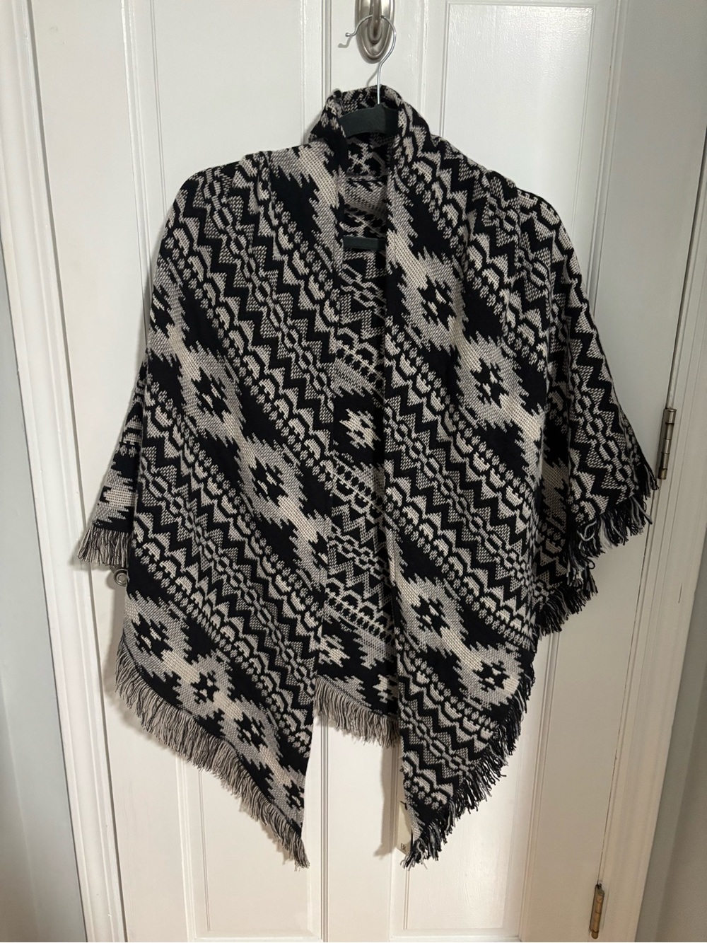 Banana Republic Black and Cream Geometric Fringe Wrap